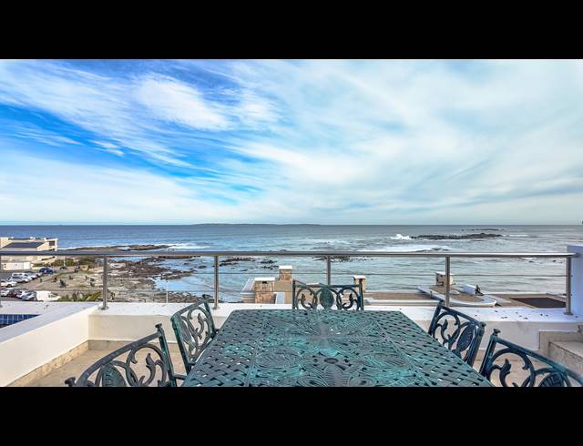 6 BEDROOM HOUSE FOR SALE IN BLOUBERGSTRAND